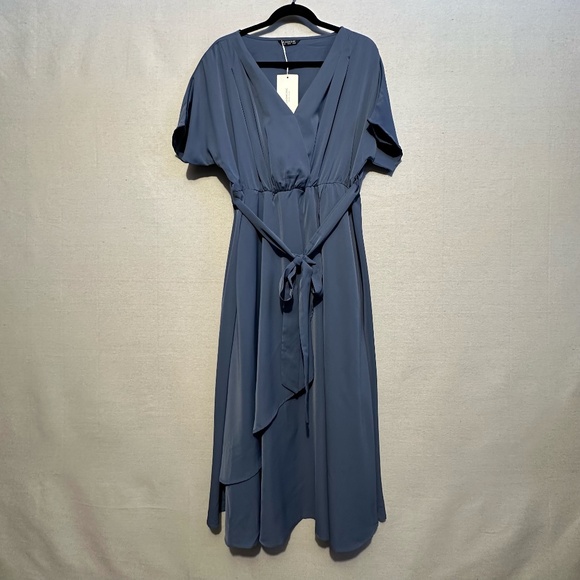 NWT Bloomchic Midi Dress - size 12 - Picture 2 of 6